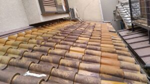 京都市伏見区にて雨漏り修理・屋根修理〈下屋根の葺き替え工事〉 施工前