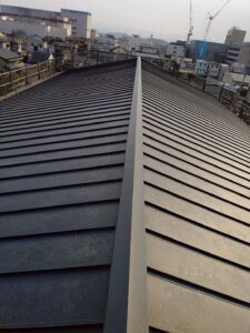京都市のマンションにて屋根修理工事〈シングル屋根のカバー工法〉 施工後