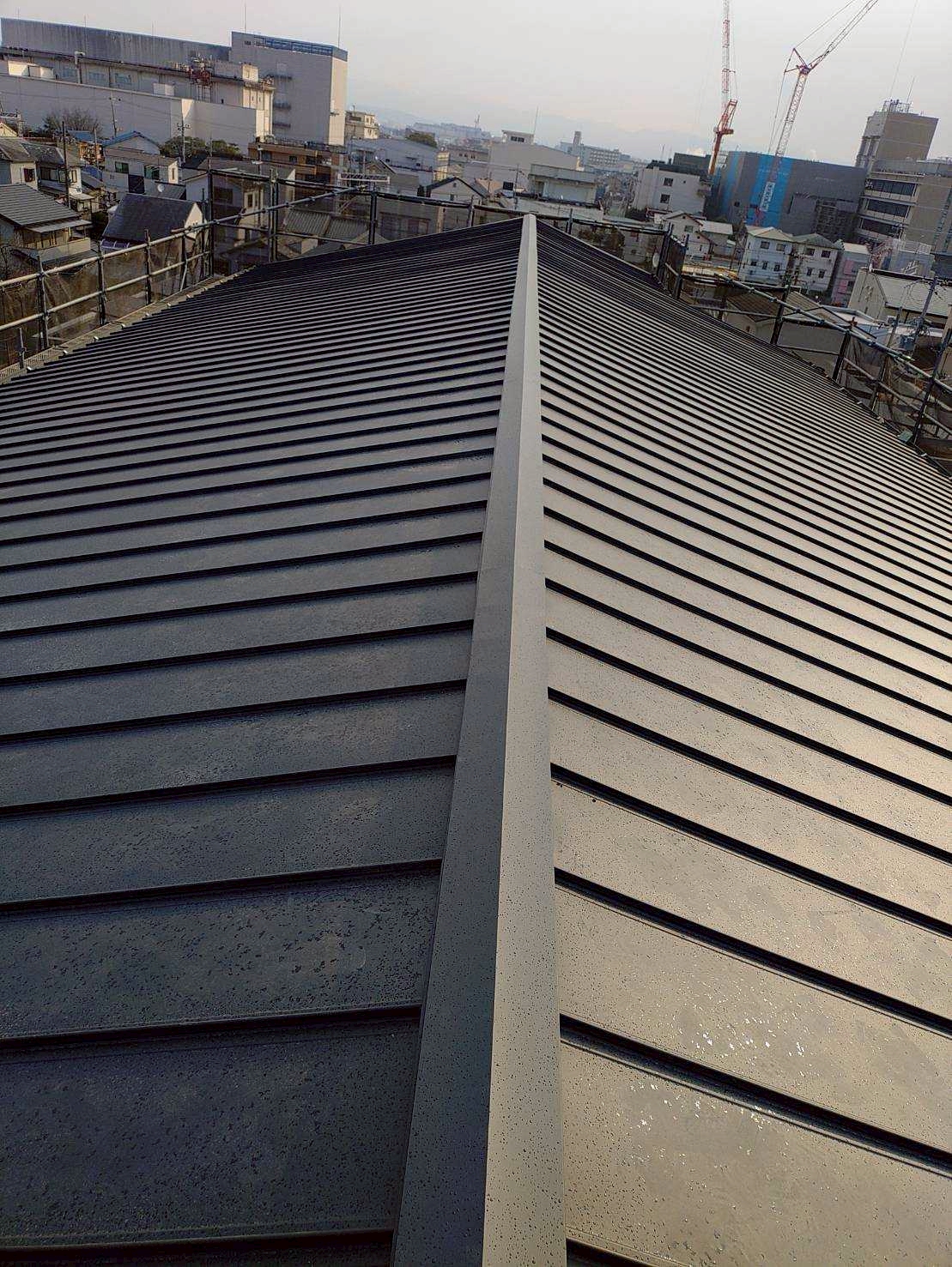 京都市のマンションにて屋根修理工事〈シングル屋根のカバー工法〉 施工後