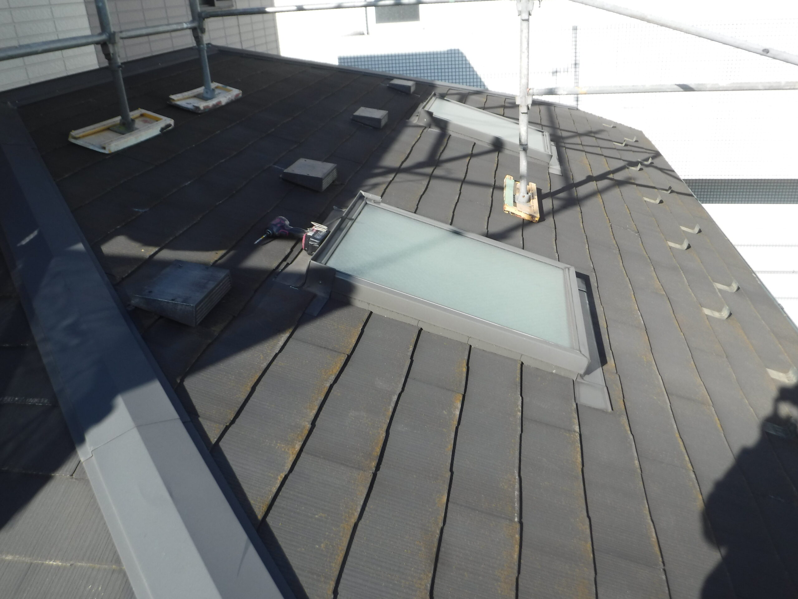 京都市左京区にて屋根カバー工法〈天窓まわりの雨漏り修理〉 施工前