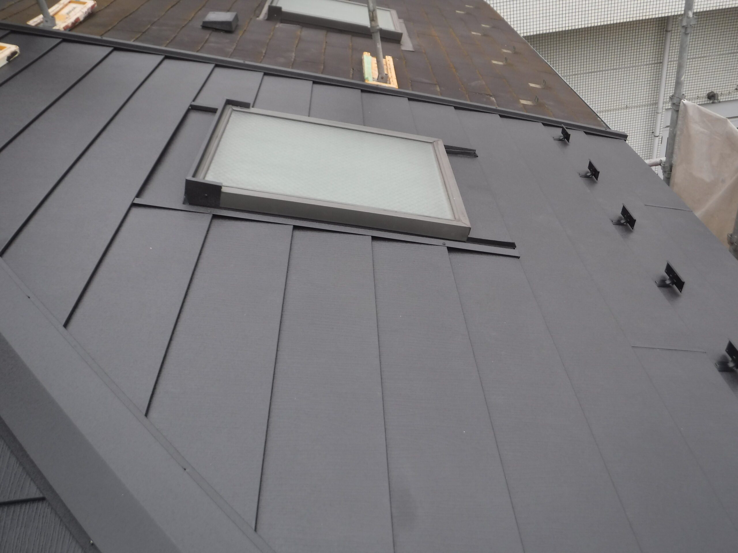 京都市左京区にて屋根カバー工法〈天窓まわりの雨漏り修理〉 施工後