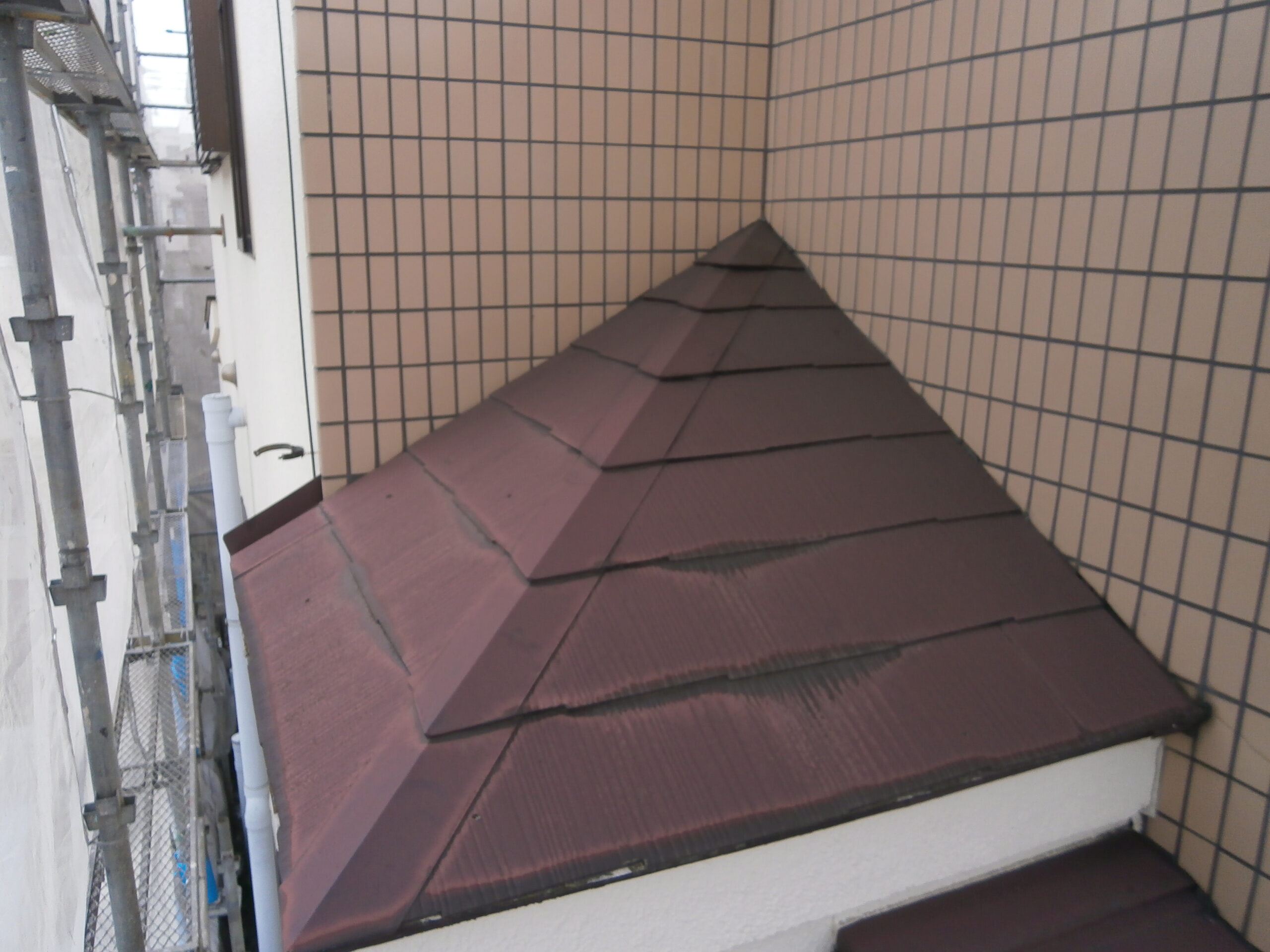 京都市南区にて雨漏り修理・屋根修理〈ガルバリウム鋼板のカバー工法〉 施工前